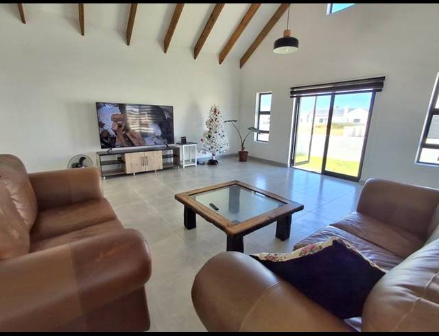 3 BEDROOM HOUSE FOR SALE IN BRITANNIA BAY